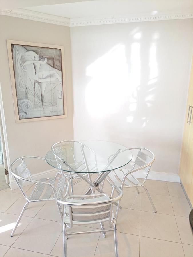 3 Bedroom Sea Facing Family Apartment Cape Town Moullie Point Luaran gambar