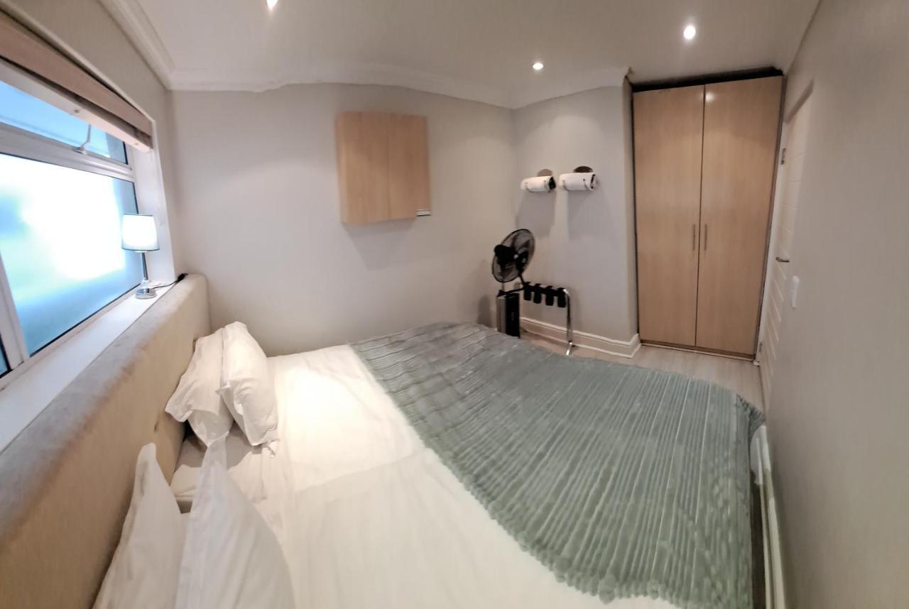 3 Bedroom Sea Facing Family Apartment Cape Town Moullie Point Luaran gambar